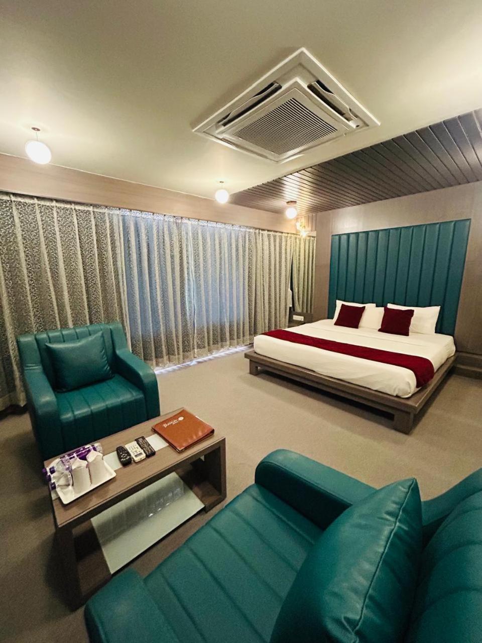 Hotel Arizona Inn Anand Exterior photo